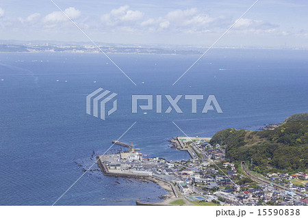 東京湾と対岸の三浦半島 15590838