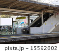 駅のエスカレーター 15592602