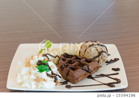sweet dessert 15594196