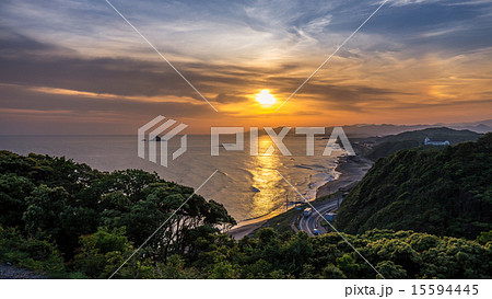 早朝の白兎海岸 15594445