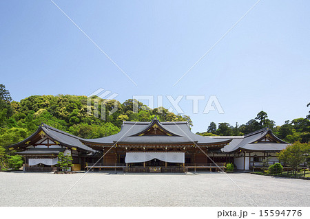 大神神社の社殿 15594776