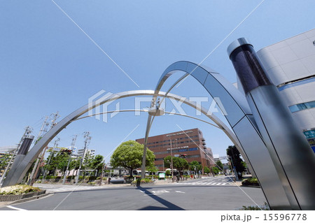 小牧駅前の小牧駅西交差点のアーチ型モニュメント 15596778