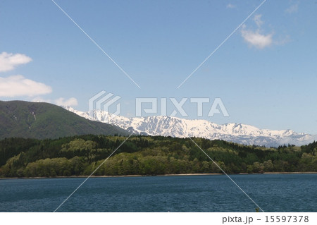 青木湖と残雪の北アルプス 青木湖と残雪の北アルプス 15597378