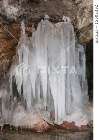 渋川の氷瀑 15602392