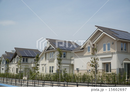 新興住宅の太陽光発電 15602697