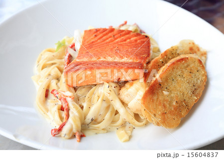 おいしいサーモンクリームパスタ おいしいサーモンクリームパスタ 15604837