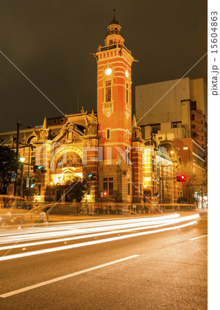 横浜市開港記念会館の夜景と光跡 15604863