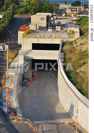工事中の国道357号東京港トンネルの大井埠頭側出口 15604915
