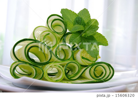 Ribbon cucumber salad with mint 15606320