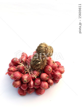 red onions 15609811