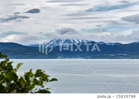 Avachinskaya Bay and cone Vilyuchinsky Volcano Avachinskaya Bay and cone Vilyuchinsky Volcano 15610798