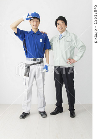 宅配業者イメージ　宅急便　宅配便 15612945