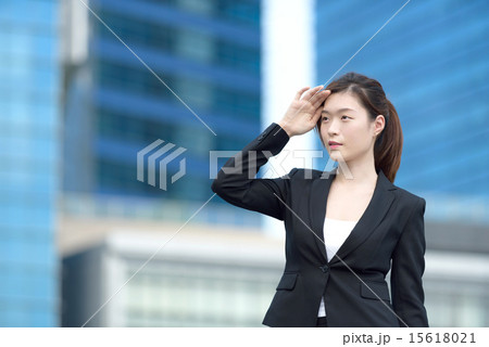 Successful Chinese businesswoman looking forward 15618021