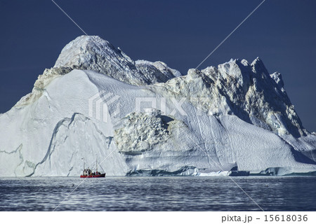 Giant Icebergs of Disko Bay 15618036