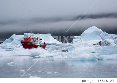 Blue Icebergs in Greenland Blue Icebergs in Greenland 15618127