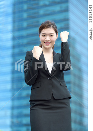 Successful Chinese businesswoman celebrate victory 15618145