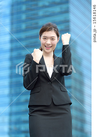 Successful Chinese businesswoman celebrate victory 15618146