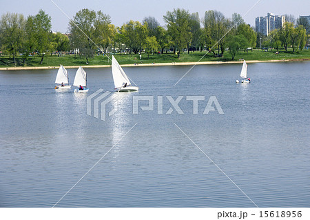 Small boats sailing 15618956