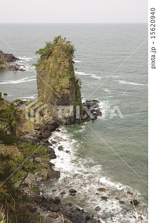 国定公園 能登金剛 巌門鷹の巣岩 国定公園 能登金剛 巌門鷹の巣岩 15620940