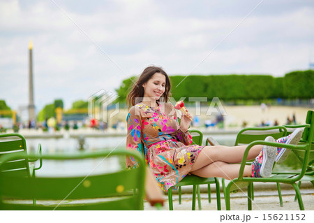 Young Parisian woman in the Tuileries garden Young Parisian woman in the Tuileries garden 15621152
