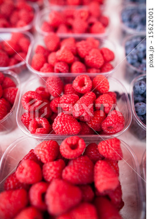 Raspberries and blueberries Raspberries and blueberries 15622001