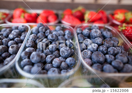 Blueberries and strawberries Blueberries and strawberries 15622006