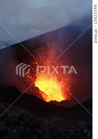 Eruption Tolbachik Volcano: ejection fountain lava 15625549