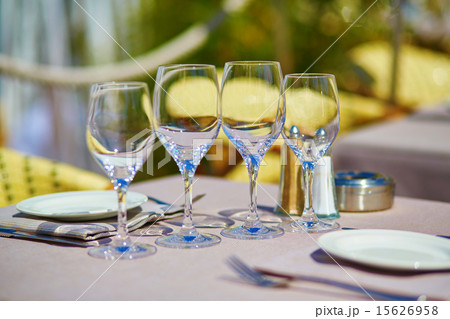 Beautiful table setting in a beach restaurant 15626958