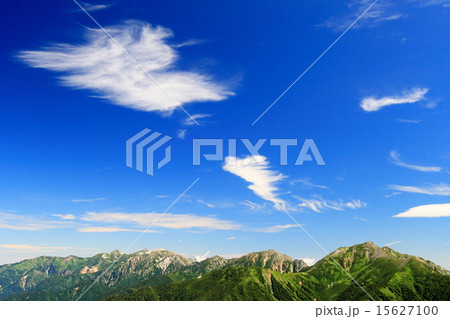 後立山連峰と夏空 15627100