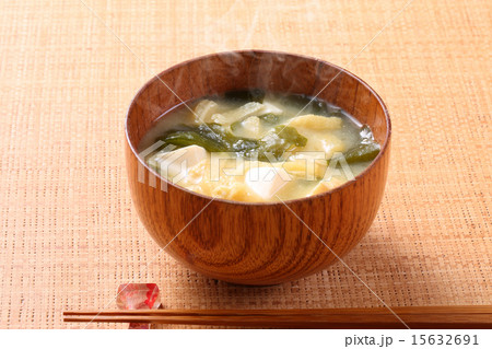 わかめと豆腐の味噌汁 わかめと豆腐の味噌汁 15632691