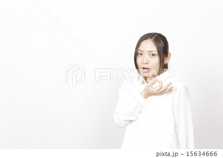 お金が欲しい若い女性 15634666