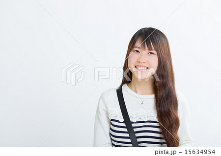 ウェーブのロングヘアが似合う色白の女の子の写真素材