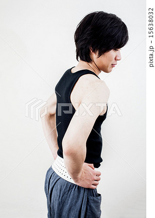 腰痛の男性 15638032
