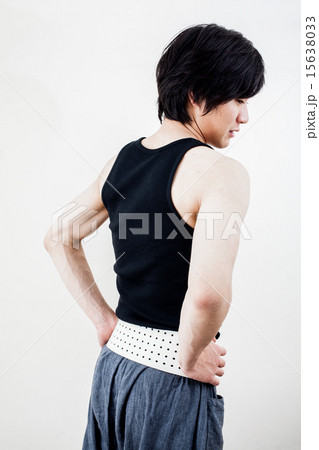 腰痛の男性 15638033