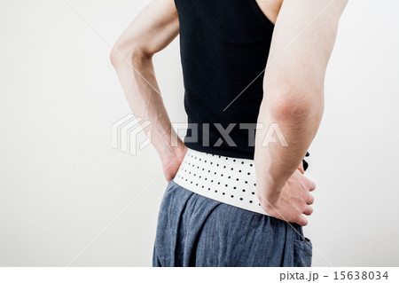腰痛の男性 15638034