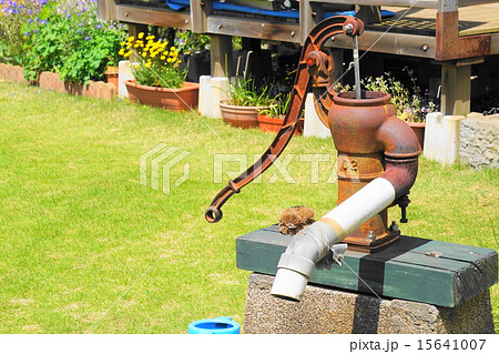 井戸のある風景 15641007