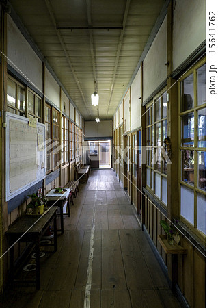 廃校 小学校 廊下 廃校 小学校 廊下 15641762