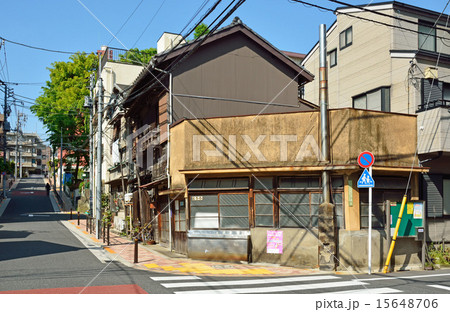 町中　老舗の豆腐店 15648706