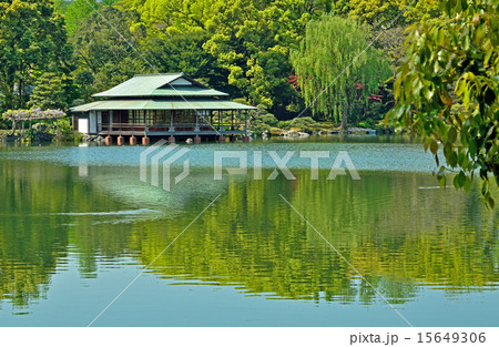 清澄庭園：大泉水と涼亭 15649306