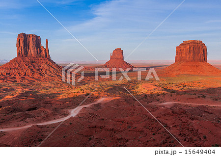 夕暮れ前のモニュメントバレー 夕暮れ前のモニュメントバレー 15649404