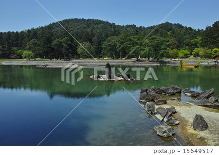 平泉 毛越寺庭園・大泉ヶ池と池中立石 平泉 毛越寺庭園・大泉ヶ池と池中立石 15649517