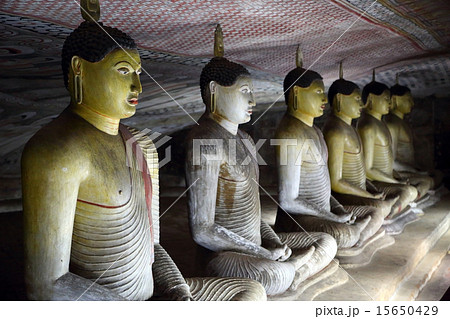 Buddha statues in Dambulla Cave Temple 15650429