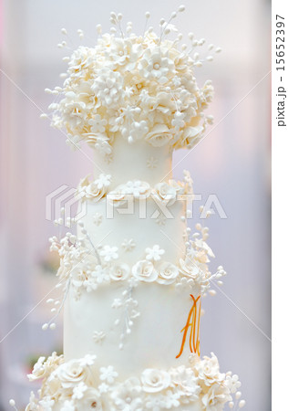 Delicious white wedding cake Delicious white wedding cake 15652397