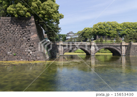 伏見櫓とお堀に映る正門石橋 15653430