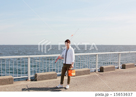 男性1人 (カジュアル 釣り アウトドア レジャー 趣味 休日 投げ釣り 海釣り) 男性1人 (カジュアル 釣り アウトドア レジャー 趣味 休日 投げ釣り 海釣り) 15653637
