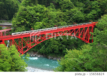 宇奈月新山彦橋と黒部峡谷鉄道 宇奈月新山彦橋と黒部峡谷鉄道 15656824