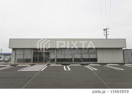閉店又は開店準備中のコンビニ 閉店又は開店準備中のコンビニ 15663859