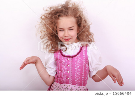 Small Bavarian girl in the dirndl in pose 15666404