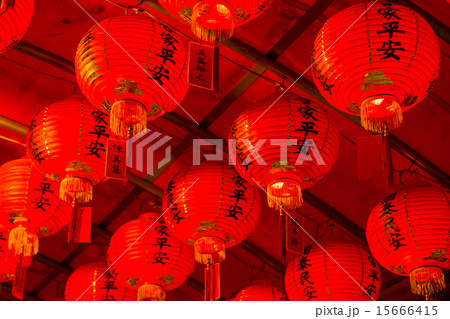 台湾 台北のある寺院の提灯の写真素材