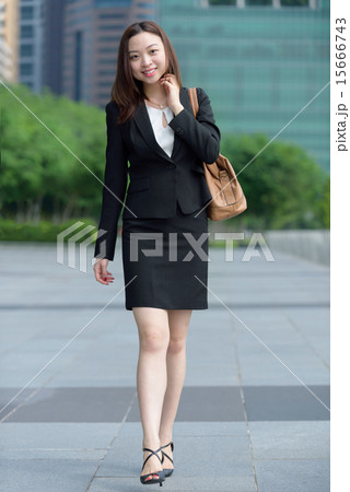 Chinese businesswoman going to work 15666743